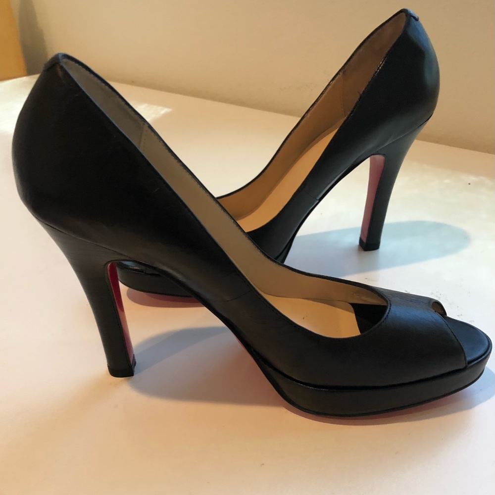Black leather open-toed pumps size 8